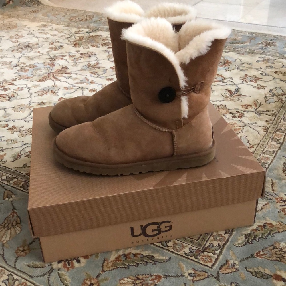 chestnut bailey button uggs